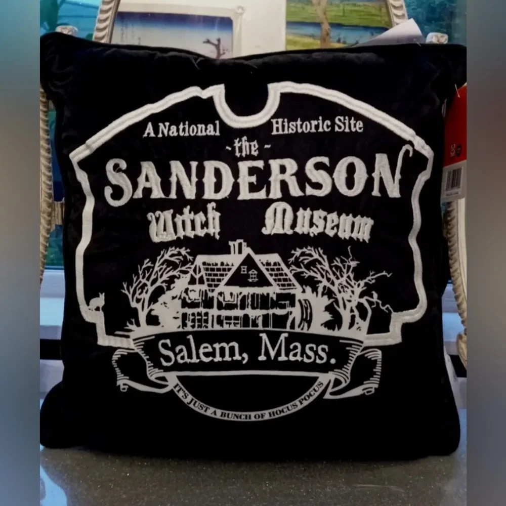 NWOT Disneys Hocus Pocus Sanderson Witch Museum Halloween Throw Pillow